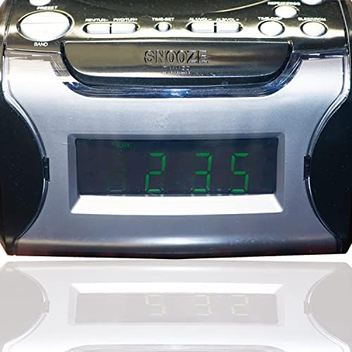 Digital Alarm Clock Radio with CD Player and USB Charge Port 1