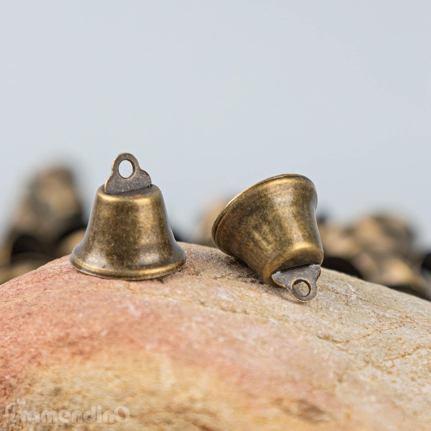 Framendino 200 Pack Mini Bronze Jingle Bells