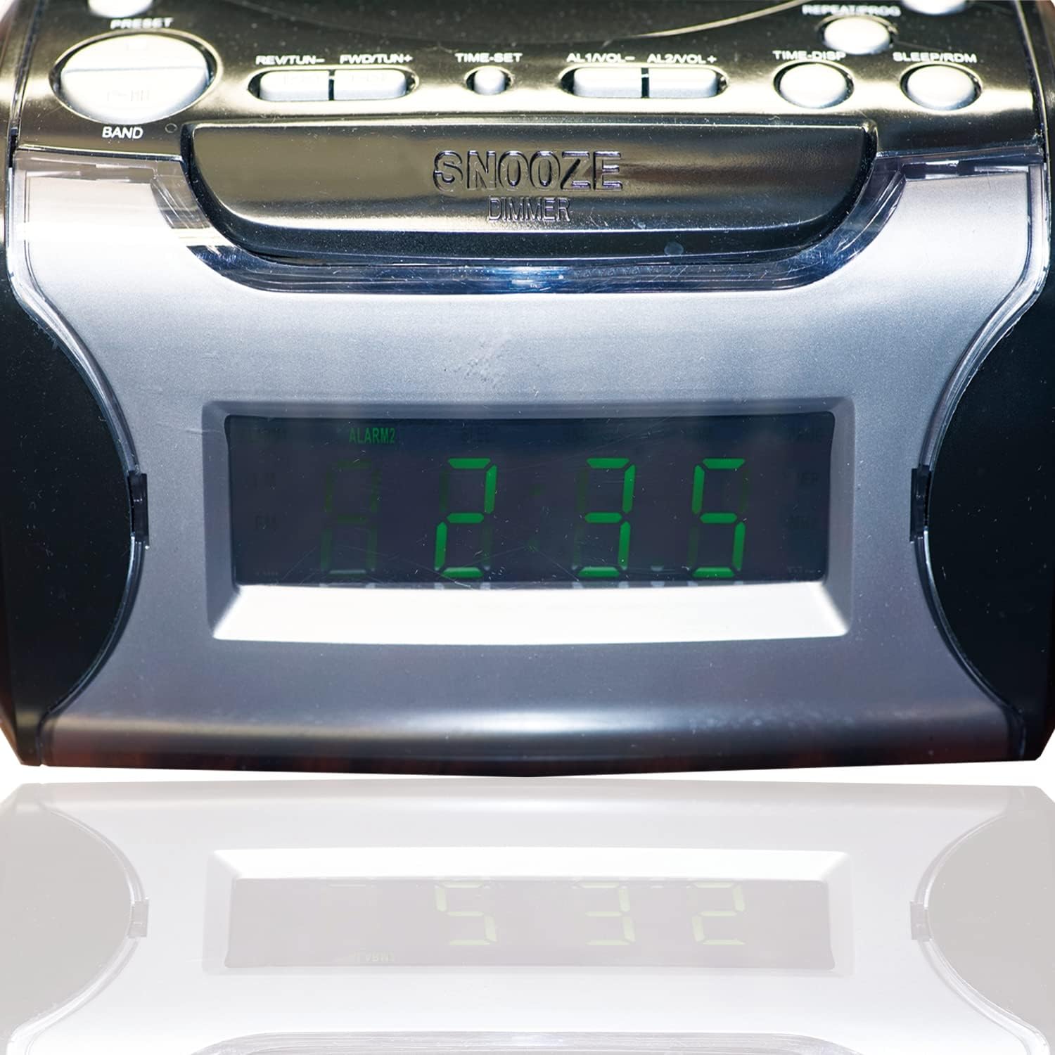 Digital Alarm Clock Radio with CD Player and USB Charge Port 1